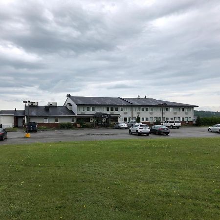 Florenceville Inn, Restaurant & Pool Exterior photo