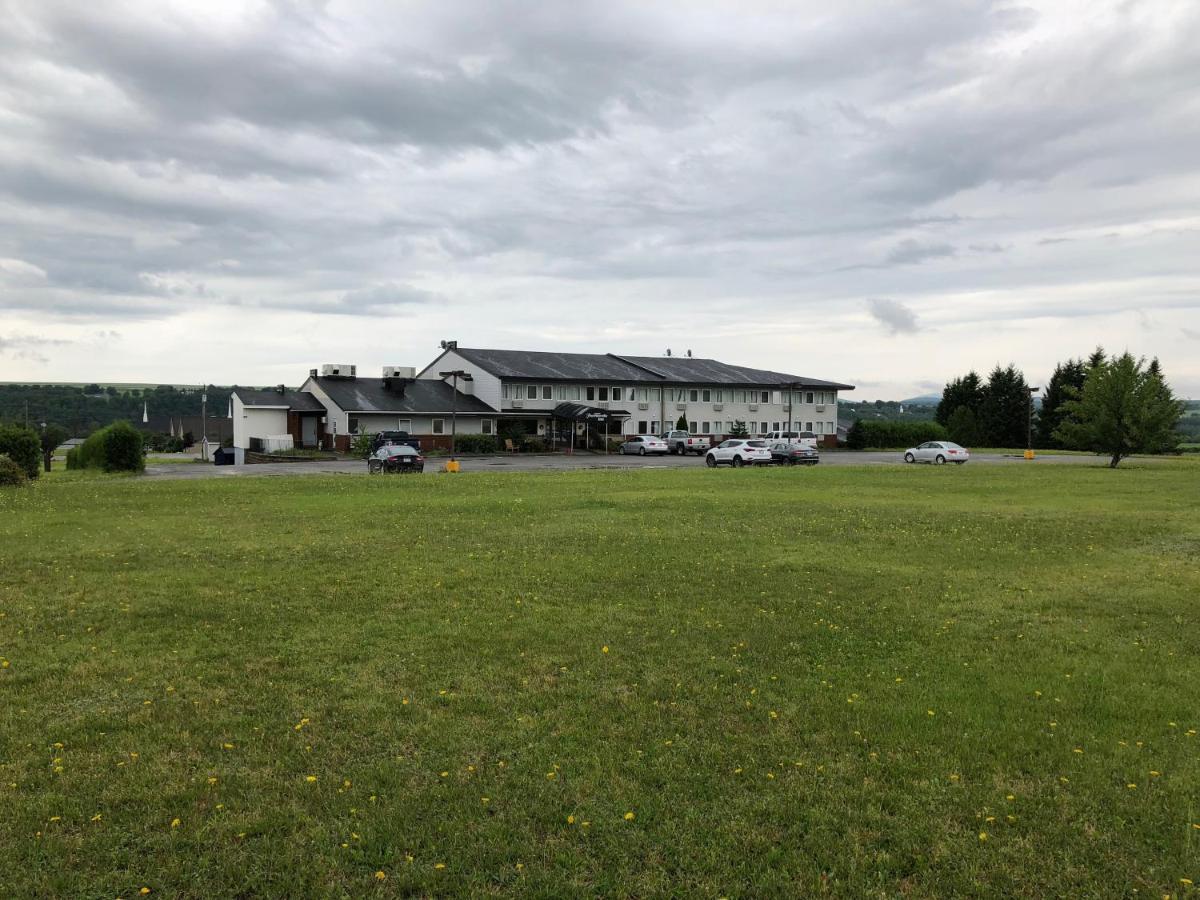 Florenceville Inn, Restaurant & Pool Exterior photo