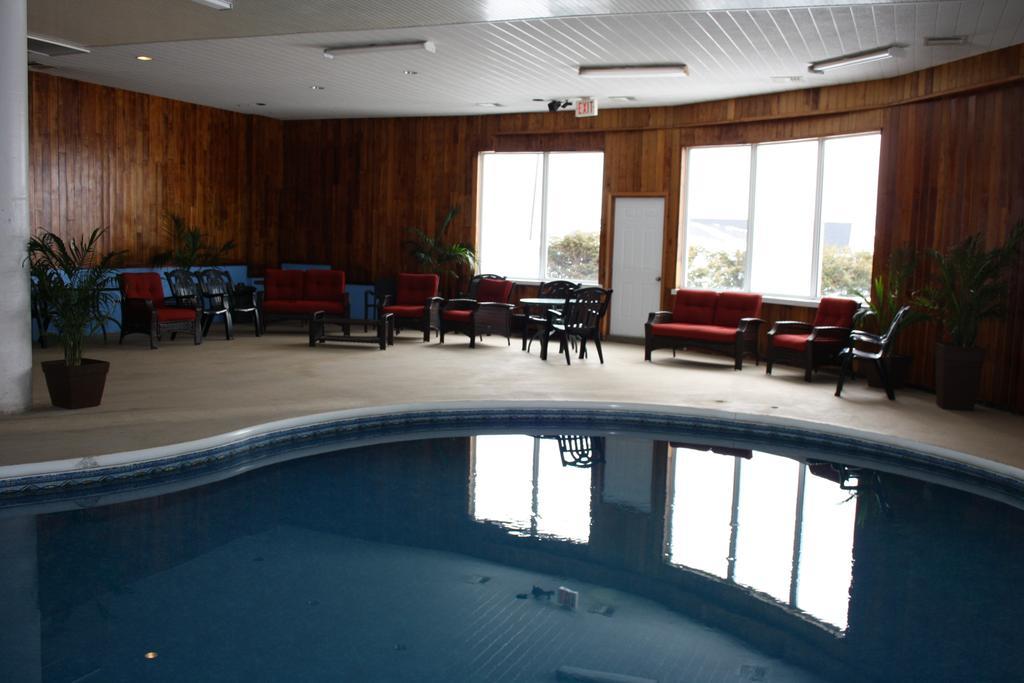 Florenceville Inn, Restaurant & Pool Exterior photo